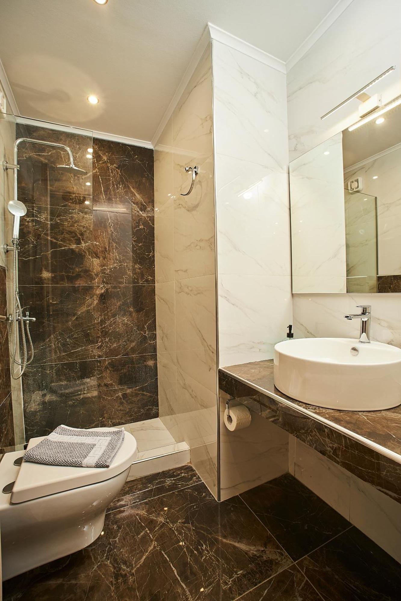 Marble Shine Apartment Near The City Center By Binobi! Tesalonika Bagian luar foto